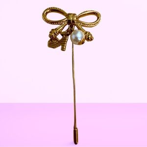 Vintage Salvatore Ferragamo Bow & Pearl/Heels Charms Stick Lapel Gold Tone Pin